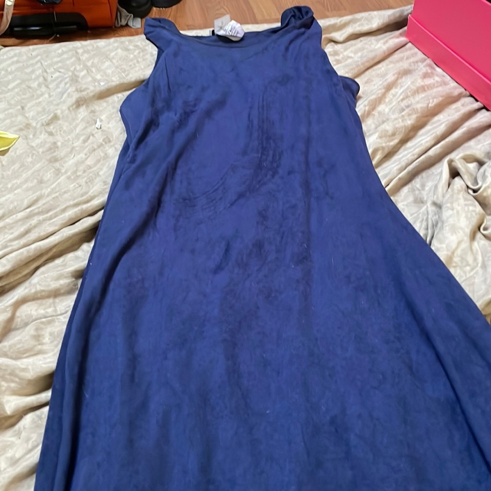 Super cute polyester suede like dress perfect for the fall! And it has spandex!